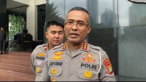 Direktur Lalu Lintas Polda Metro Jaya, Kombes Latif Usman, saat memberikan keterangan kepada media di Polda Metro Jaya, Kamis 27/2/2025. | Ari Kurniansyah/ Forum Keadilan