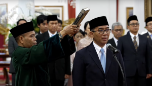 Guru Besar Institut Teknologi Bandung (ITB) Brian Yulianto dilantik menjadi Menteri Pendidikan Tinggi, Sains, dan Teknologi (Mendiktisaintek) menggantikan Satryo Soemantri Brodjonegoro di Istana Negara, Jakarta, Rabu, 19/2/2025 | YouTube Sekretariat Presiden