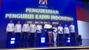 Ketua Umum Kadin Indonesia Anindya Novyan Bakrie saat membacakan naskah pengukuhan pengurus Kadin Indonesia masa bakti 2024-2029 di JCC Senayan, Jakarta Pusat, Jumat, 14/3/2025 | Instagram @kadin.indonesia.official