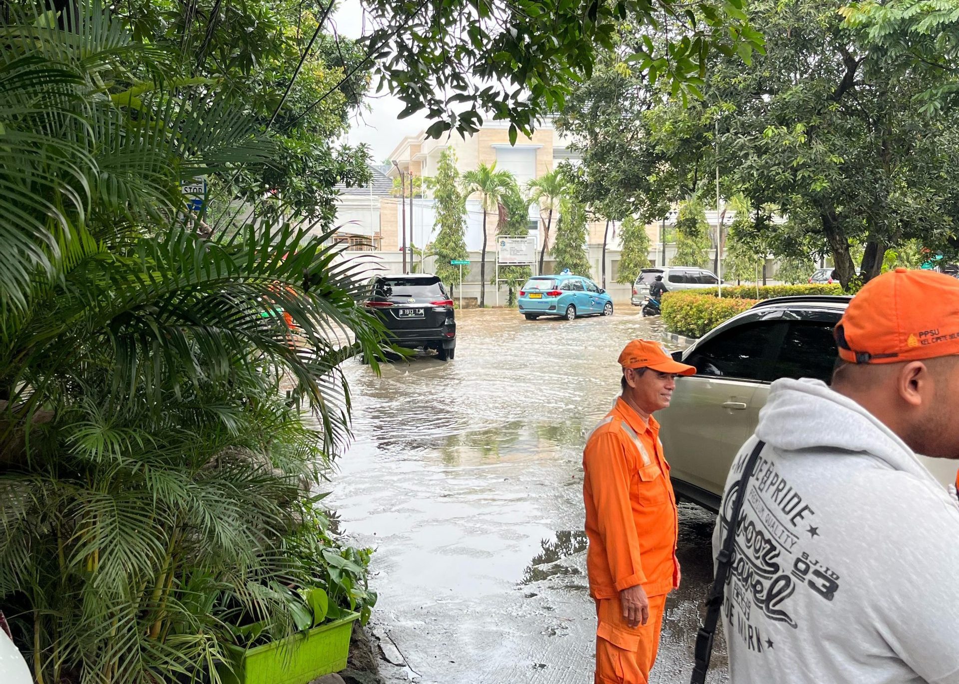 Banjir Landa 46 RT & 4 Ruas Jalan di Jakarta Pagi Ini Usai Hujan Deras Sejak Senin Malam