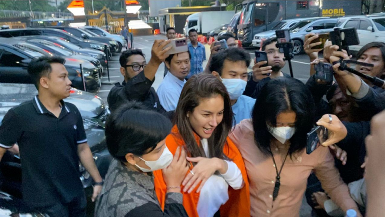 Nikita Mirzani Resmi Ditahan Polda Metro Jaya Terkait Kasus Pemerasan Reza Gladys