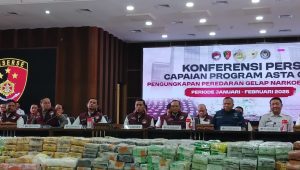 Kabareskrim Polri Wahyu Widada (tengah) dalam konferensi pers Capaian Program Asta Cita Pengungkapan Peredaran Gelap Narkoba di Gedung Bareskrim, Rabu, 5/3/2025 | Syahrul Baihaqi/Forum Keadilan