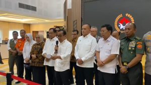 Menteri Koordinator Pembangunan Manusia dan Kebudayaan, Pratikno, bersama jajaran menteri lainnya, di kantor kemenko PMK, Jakarta, Rabu, 5/3/2025 | Novia Suhari/Forum Keadilan