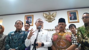 Menko Pangan Zulkifli Hasan, bersama dengan jajaran menteri lainnya, di kantor Kemenko Pangan, Jakarta, Jumat, 7/3/2025 | Novia Suhari/Forum Keadilan