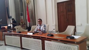 Kepala Biro Humas UI Prof. Arie Afriansyah, dalam konferensi Pers di FKUI Salemba, Jakarta Pusat, Jumat, 7/3/2025 | Muhammad Reza/Forum Keadilan