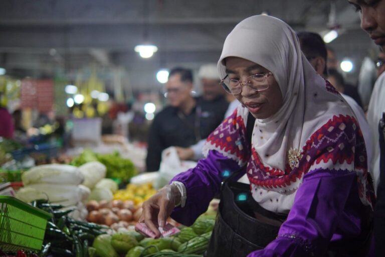 BAM DPR RI Pantau Harga Pangan di Pasar Kosambi, Pedagang Keluhkan Fluktuasi Harga