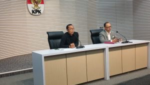 Plh Direktur Penyidikan KPK Budi Sokmo (kiri) saat konferensi pers di Gedung Merah Putih KPK, Kamis, 13/3/2025 | Syahrul Baihaqi/Forum Keadilan