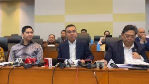 Wakil Ketua DPR RI Sufmi Dasco Ahmad (tengah) di Gedung DPR RI, Jakarta Pusat, Senin, 17/3/2025 | Muhammad Reza/Forum Keadilan
