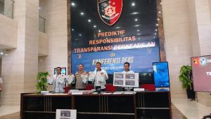 Dirtipid Siber Brigjen Pol Himawan Bayu Aji (kedua dari kanan) dalam konferensi pers di Gedung Bareskrim Polri, Rabu, 19/3/2025 | Syahrul Baihaqi/Forum Keadilan