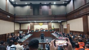 Sekjen PDIP Hasto Kristiyanto bacakan eksepsi di Pengadilan Tipikor PN Jakarta Pusat, Jumat, 21/3/2025 | Syahrul Baihaqi/Forum Keadilan