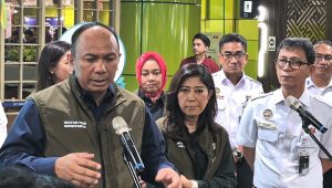 Direktur Jenderal Infrastruktur Digital Kementerian Komunikasi dan Digital Wayan Toni Supriyanto (kiri) bersama dengan Menteri Komdigi Meutya Hafid (kanan), di kawasan Gambir, Jakarta Pusat, Rabu, 26/3/2025 | Ist
