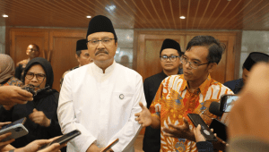 Menteri Sosial (Mensos) Saifullah Yusuf atau Gus Ipul memberikan keterangan pers di Kantor Kemensos, Jakarta, Jumat, 28/2/2025. | Dok Kemensos RI