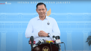 Menteri Koordinator Bidang Infrastruktur dan Pembangunan Kewilayahan Agus Harimurti Yudhoyono (AHY), memberikan keterangan pers, di Kompleks Istana Kepresidenan, Jakarta Pusat, Rabu, 12/3/2025. | Youtube Sekretariat Presiden
