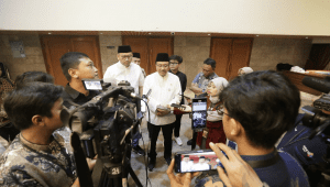 Menteri Sosial Saifullah Yusuf atau Gus Ipul memberikan keterangan pers, di Kantor Kemensos di Jakarta, Jumat, 14/3/2025. | Humas Kemensos RI