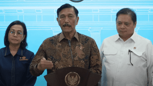 Ketua Dewan Ekonomi (DEN) Luhut Binsar Pandjaitan memberikan keterangan pers, di Kompleks Istana Kepresidenan, Jakarta Pusat, Rabu, 19/3/2025. | Youtube Sekretariat Presiden