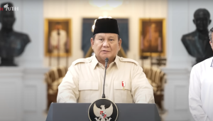 Presiden Prabowo Subianto memberikan arahan kepada perusahaan penyedia jasa ojek online (ojol) untuk memberikan bonus atau tunjangan hari raya (THR) Idulfitri 1446 Hijriah kepada para mitra pengemudinya di Istana Merdeka, Jakarta Pusat, Senin, 10/3/2025 | YouTube Sekretariat Presiden