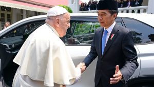 Pemimpin gereja Katolik sekaligus Kepala Negara Vatikan Paus Fransiskus dan Presiden RI ke-7 Joko Widodo (Jokowi) | X @jokowi