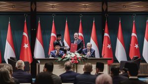 Presiden Republik Indonesia, Prabowo Subianto, dan Presiden Republik Turkiye, Recep Tayyip Erdoğan, menyaksikan penandatanganan dan pertukaran sejumlah nota kesepahaman (Memorandum of Understanding/MoU) dalam kunjungan kenegaraan di Istana Kepresidenan Turkiye, pada Kamis, 10 April 2025. | Dok BPMI Setpres/Laily Rachev/Instagram @prabowo