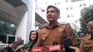 Bupati Indramayu Lucky Hakim usai menemui Wamendagri Bima Arya, di Kemendagri, Jakarta, Selasa, 8/4/2025 | Novia Suhari/Forum Keadilan