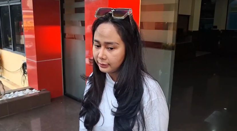 Selebgram Denise Chariesta Laporkan Mantan Asisten dan Host Live Terkait Dugaan Penggelapan