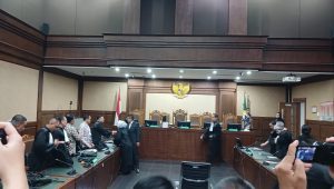 Sekjen PDIP Hasto Kristiyanto usai eksepsinya tidak diterima Majelis hakim Tipikor pada PN Jakarta Pusat, Jumat, 11/4/2025 | Syahrul Baihaqi/Forum Keadilan