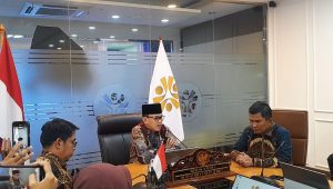 Menteri P2MI Abdul Kadir Karding, saat konferensi pers, di kantor KemenP2MI, Jakarta, Jumat, 11/4/2025 | Novia Suhari/Forum Keadilan