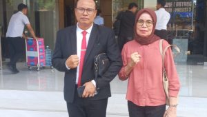 Kuasa hukum korban Poltak Silitonga (kiri), di Div Propam Polri, Mabes Polri, Jakarta Selatan, Senin, 14/4/2025 | Ist