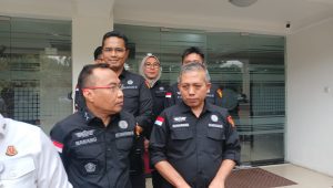 Ketua Tim Peneliti Jaksa P-16 Jampidum Sunarwan (kanan) dalam konferensi pers di Gedung Kejagung, Rabu, 16/4/2025 | Syahrul Baihaqi/Forum Keadilan