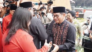 Gubernur DKI Jakarta Pramono Anung Wibowo, saat tiba di acara Halal Bihalal, PDI Perjuangan, di Veldrome, Jakarta Timur, Minggu, 27/4/2025 | Ist