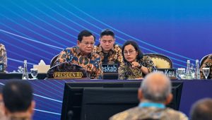 Presiden RI Prabowo Subianto dan Menteri Keuangan (Menkeu), Sri Mulyani Indrawati, dalam acara Sarasehan Ekonomi bersama Presiden Republik Indonesia, Prabowo Subianto, dengan tema “Memperkuat Daya Tahan Ekonomi Nasional di Tengah Perang Tarif Dagang”. | Dok Kementerian Keuangan RI/Zalfa Dhiaulhaq