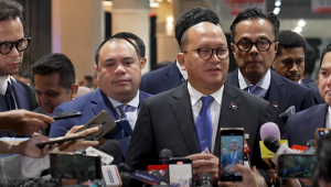 Menteri Investasi dan Hilirisasi/Kepala BKPM sekaligus CEO Danantara, Rosan Roeslani memberikan keterangannya kepada awak media di Jakarta Convention Center, Jakarta, pada Senin, 28/4/2025.| YouTube Sekretariat Presiden