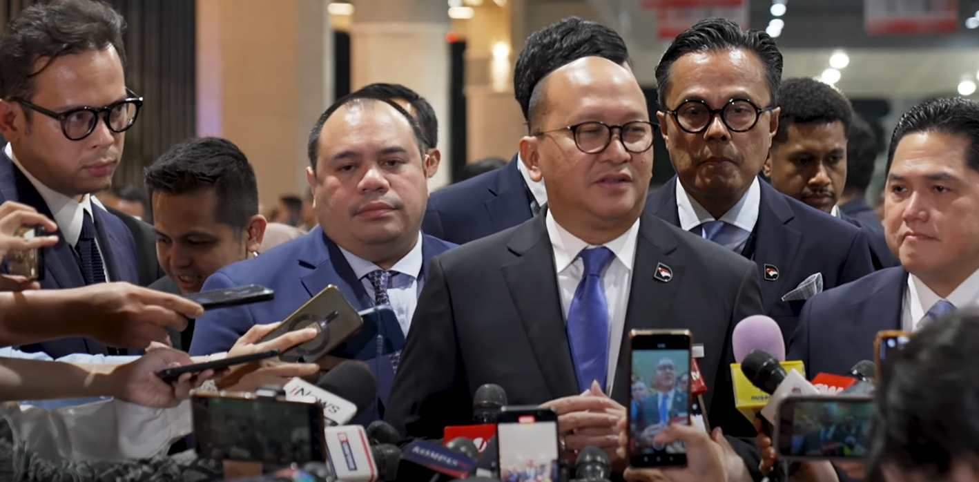 Menteri Investasi dan Hilirisasi/Kepala BKPM sekaligus CEO Danantara, Rosan Roeslani memberikan keterangannya kepada awak media di Jakarta Convention Center, Jakarta, pada Senin, 28/4/2025.| YouTube Sekretariat Presiden
