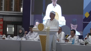 Gubernur Jawa Barat Dedi Mulyadi dalam acara Gawe Rancage Pak Kades jeung Pak Lurah di Bandung, Senin, 28/4/2025 | Ist