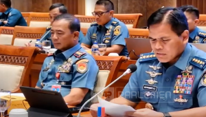 KSAL Laksamana TNI Muhammad Ali saat rapat dengan Komisi I DPR di Kompleks Parlemen, Senayan, Jakarta, Senin, 28/4/2025. | YouTube TVR Parlemen