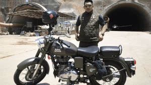 Mantan Gubernur Jawa Barat (Jabar) Ridwan Kamil (RK) dengan FORUM KEADILAN - Komisi Pemberantasan Korupsi (KPK) telah membawa Motor Royal Enfield | Ist