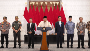 Presiden Prabowo Subianto menyampaikan keterangan pers di Pangkalan TNI AU Halim Perdanakusuma, Jakarta, pada Rabu, 9 April 2025, sebelum memulai lawatannya ke kawasan Timur Tengah dan Turkiye. | Dok Youtube Sekretariat Presiden