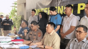 Konferensi Pers terkait kasus Dokter residen PPDS Priguna Anugerah Pratama (31 tahun), tersangka pemerkosaan perempuan pasian penunggu RSHS Bandung , pada Rabu, 9/4/2025 | Dok Instagram Humas Polda Jabar