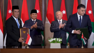 Penandatangan keempat nota kesepahaman atau MoU disaksikan langsung oleh Presiden RI Prabowo dan Raja Abdullah II sebagai Kepala negara, di Istana AL Husseiniya, Amman, Yordania, pada Senin, 14/4/2025. | YouTube Sekretariat Presiden