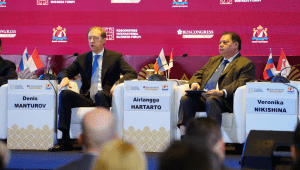 Menteri Koordinator Bidang Perekonomian RI Airlangga Hartarto dalam Plenary Session of Russia-Indonesia Business Forum yang mengangkat tema “Russia-Indonesia Strategy of Partnership”, di Jakarta, Senin, 14/4/2025. | Dok Kementerian Koordinator Bidang Perekonomian