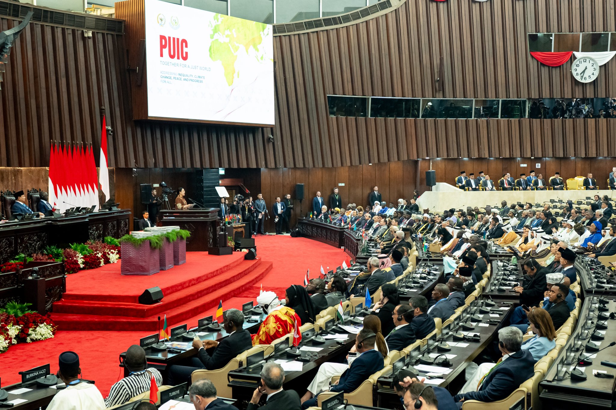 Buka Konferensi PUIC, Puan Tegas Tolak Wacana Relokasi Warga Gaza