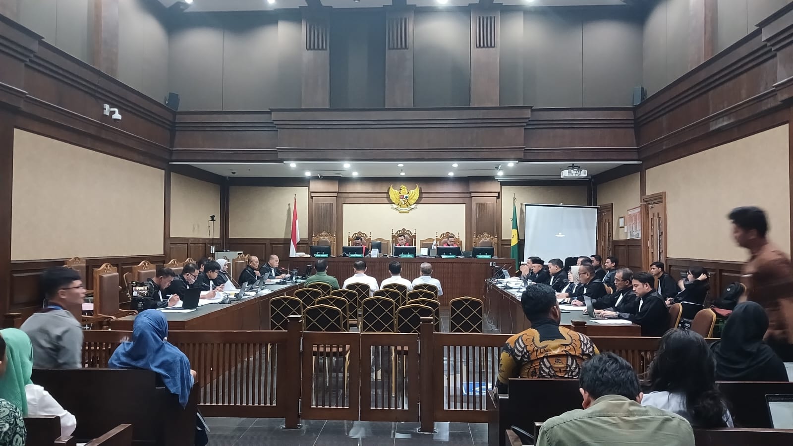Hakim Soroti Rumitnya Distribusi Gula, Kuasa Hukum Tom Lembong Minta Moeldoko Dihadirkan ke Persidangan
