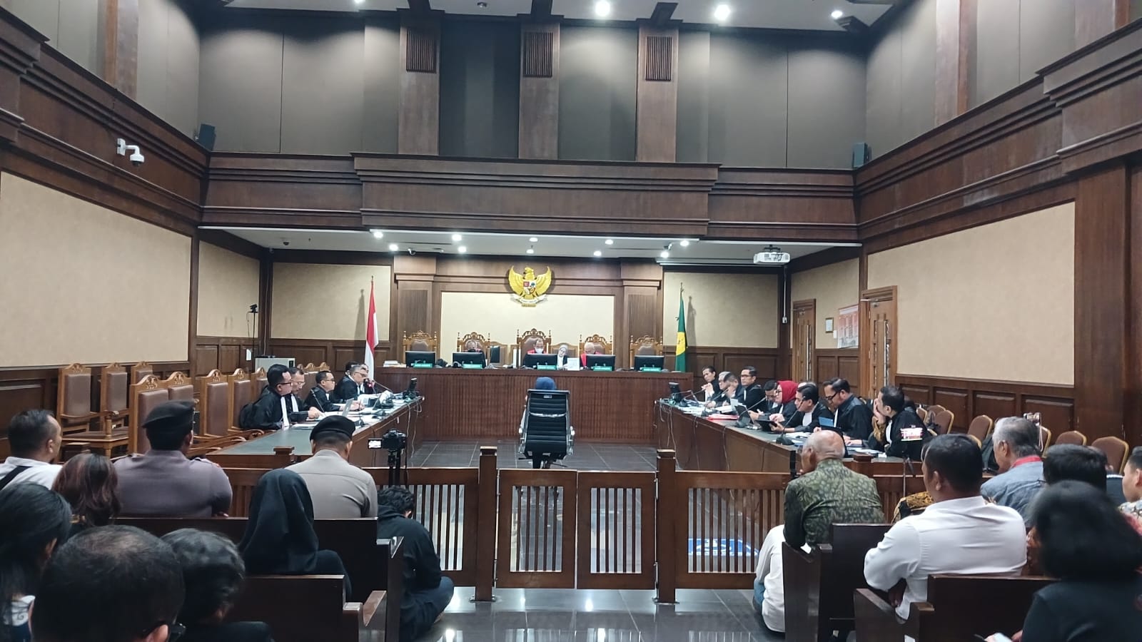 Debat Panas Keabsahan Rekaman Percakapan Riezky-Saeful, Tim Hukum Hasto Nilai Rekaman Ilegal