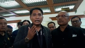 Anggota Tim Advokat Anti Premanisme Ape Hutahuruk, di Komplek Parlemen Senayan, Jakarta, Rabu, 7/5/2025 | Novia Suhari/Forum Keadilan