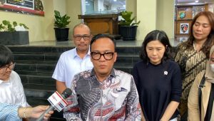Wakil Menteri Ketenagakerjaan (Wamenaker) Immanuel Ebenezer saat memberikan keterangan kepada media di Polda Metro Jaya, Rabu, 7/5/2025 | Ari Kurniansyah/Forum Keadilan