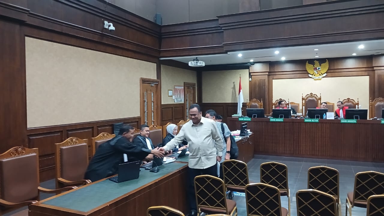 Eks Mendag Rachmat Gobel Ditegur Hakim Gara-Gara Selalu Lupa