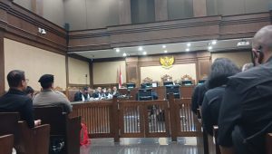 Penyelidik KPK Arif Budi Raharjo saat dihadirkan sebagai saksi di sidang Hasto di Gedung Tipikor Jakarta Pusat, Jumat, 16/5/2025 | Syahrul Baihaqi/Forum Keadilan