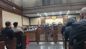 Penyelidik KPK Arif Budi Raharjo saat dihadirkan sebagai saksi di sidang Hasto di Gedung Tipikor Jakarta Pusat, Jumat, 16/5/2025 | Syahrul Baihaqi/Forum Keadilan