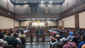 Penyelidik KPK Arif Budi Raharjo saat dihadirkan sebagai saksi di sidang Hasto di Gedung Tipikor Jakarta Pusat, Jumat, 16/5/2025 | Syahrul Baihaqi/Forum Keadilan