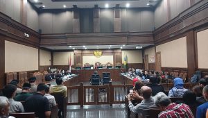 Penyelidik KPK Arif Budi Raharjo saat dihadirkan sebagai saksi di sidang Hasto di Gedung Tipikor Jakarta Pusat, Jumat, 16/5/2025 | Syahrul Baihaqi/Forum Keadilan