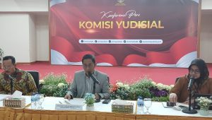 Jubir Komisi Yudisial (KY) Mukti Fajar Nur Dewata saat konferensi pers di Gedung KY, Selasa, 20/5/2025. | Syahrul Baihaqi/ Forum Keadilan